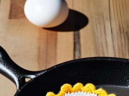 crochet_fried_egg_display